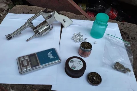 Polícia Civil prende homem investigado pelos crimes de tráfico de drogas e posse ilegal de arma de fogo, em Carambei