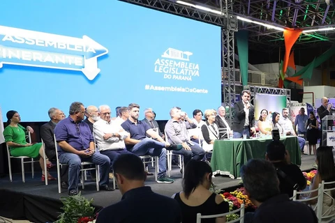 Durante Sessão Especial em Ponta Grossa, Assembleia recebe reivindicações da população dos Campos Gerais