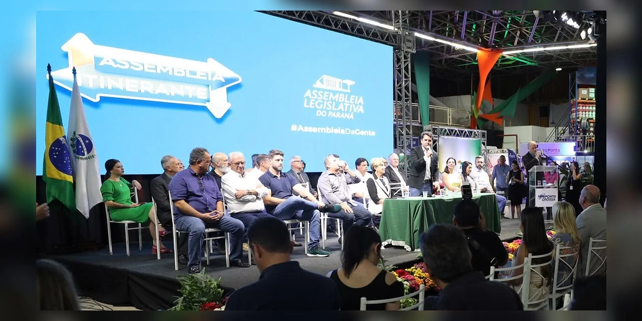 Durante Sessão Especial em Ponta Grossa, Assembleia recebe reivindicações da população dos Campos Gerais