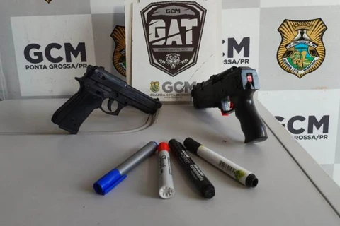 PG: Duas pessoas são apreendidas suspeitas de pichação e porte de simulacro no centro