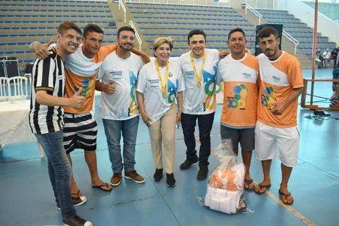 Prefeitura entrega uniformes para equipes da Copa PG 200 Anos