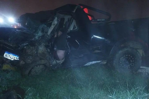 Colisão frontal entre automóvel e caminhão na PR-092 termina em morte de motorista