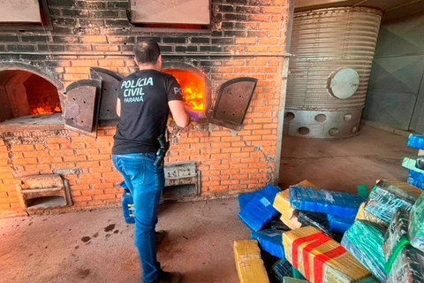 Policia apreende 4 toneladas de maconha e prende dois homens no PR