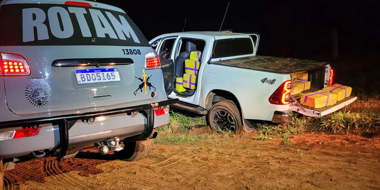 Hilux é apreendia transportando quase 1 tonelada de maconha no PR