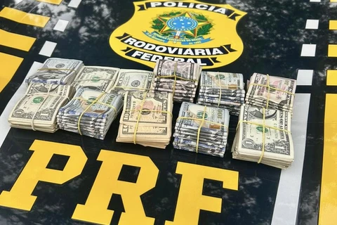 PRF apreende 43 mil dólares sem origem no Paraná