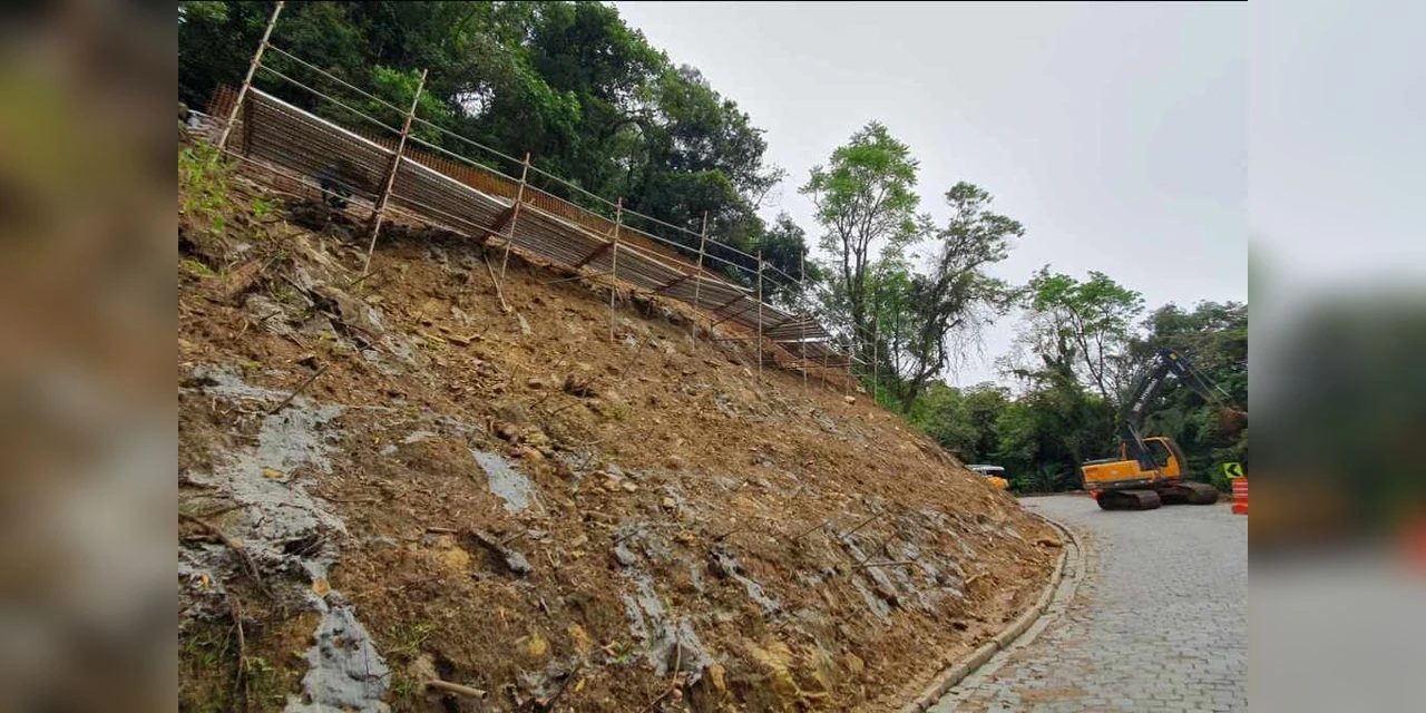 QUEDA DE BARREIRA: Confira local de bloqueios nas rodovias estaduais do PR