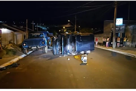 Jovem morre após capotamento em Ponta Grossa