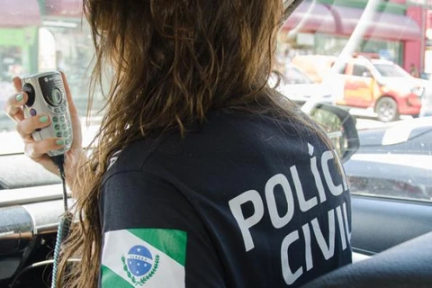 Homem acusado de abusar da enteada na ausência da mãe é preso em PG