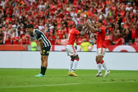 Inter goleia o Santos por 7 a 1