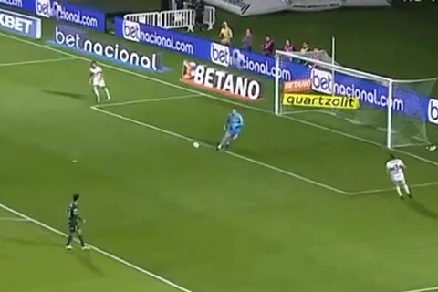 Jogada ensaiada do Coritiba contra o Palmeiras vira meme nas redes sociais; assista