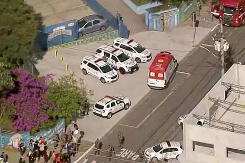 Aluno invade escola e dispara contra adolescentes em SP; uma estudante morreu