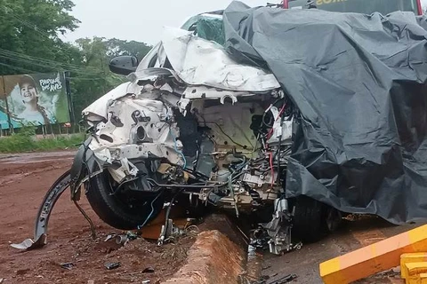 Homem que esfaqueou a ex-esposa morre após bater automóvel de frente contra ônibus em Foz