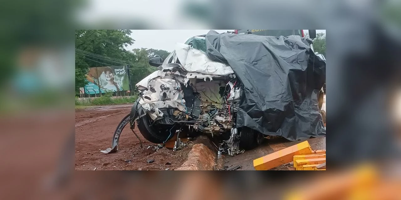 Homem que esfaqueou a ex-esposa morre após bater automóvel de frente contra ônibus em Foz