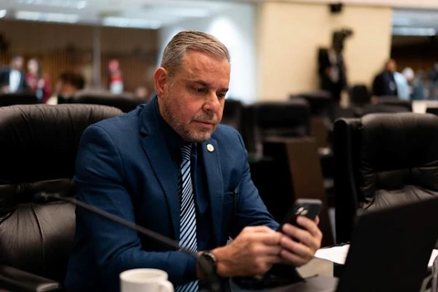 Deputado estadual Ricardo Arruda é alvo de operação do Gaeco que investiga suposta rachadinha