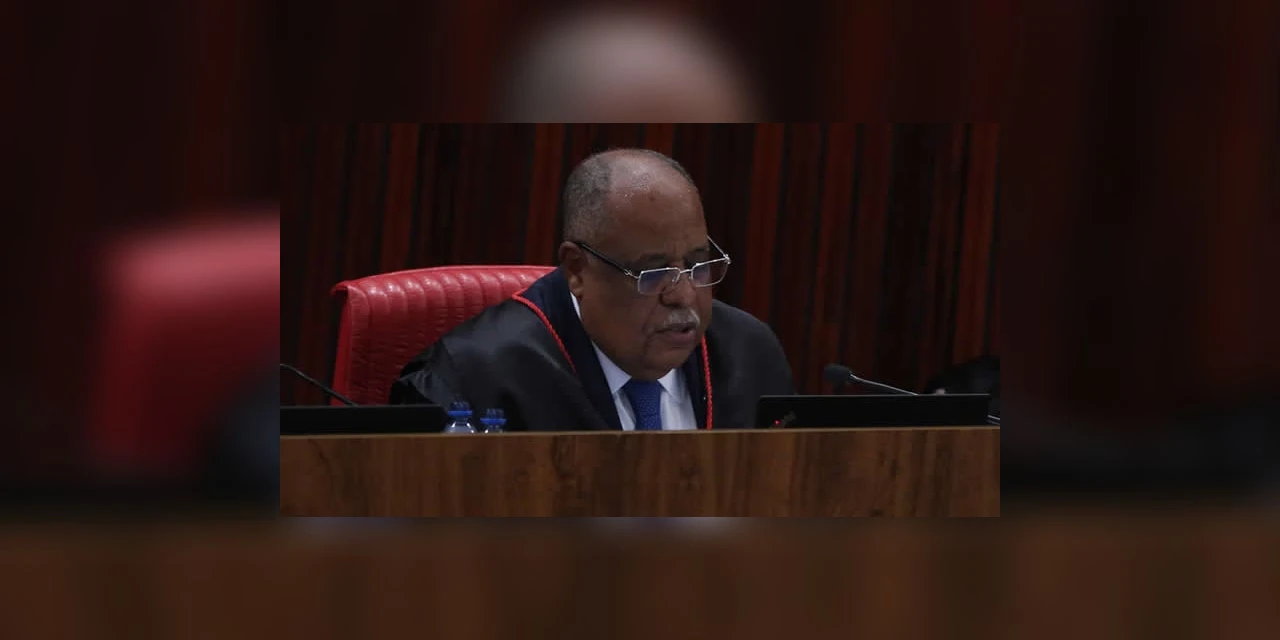 Relator vota pela inelegibilidade do ex-presidente Jair Bolsonaro