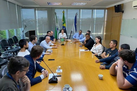 Prefeita Elizabeth discute contrato da Sanepar com vereadores