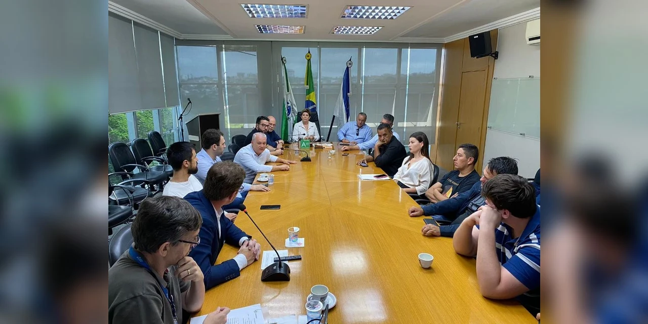 Prefeita Elizabeth discute contrato da Sanepar com vereadores