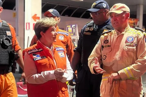 Tempestade com chuva de granizo derruba árvores e destelha casas em PG