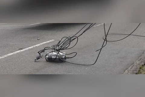 Motociclista sofre acidente após se enroscar em fios de luz no centro de PG