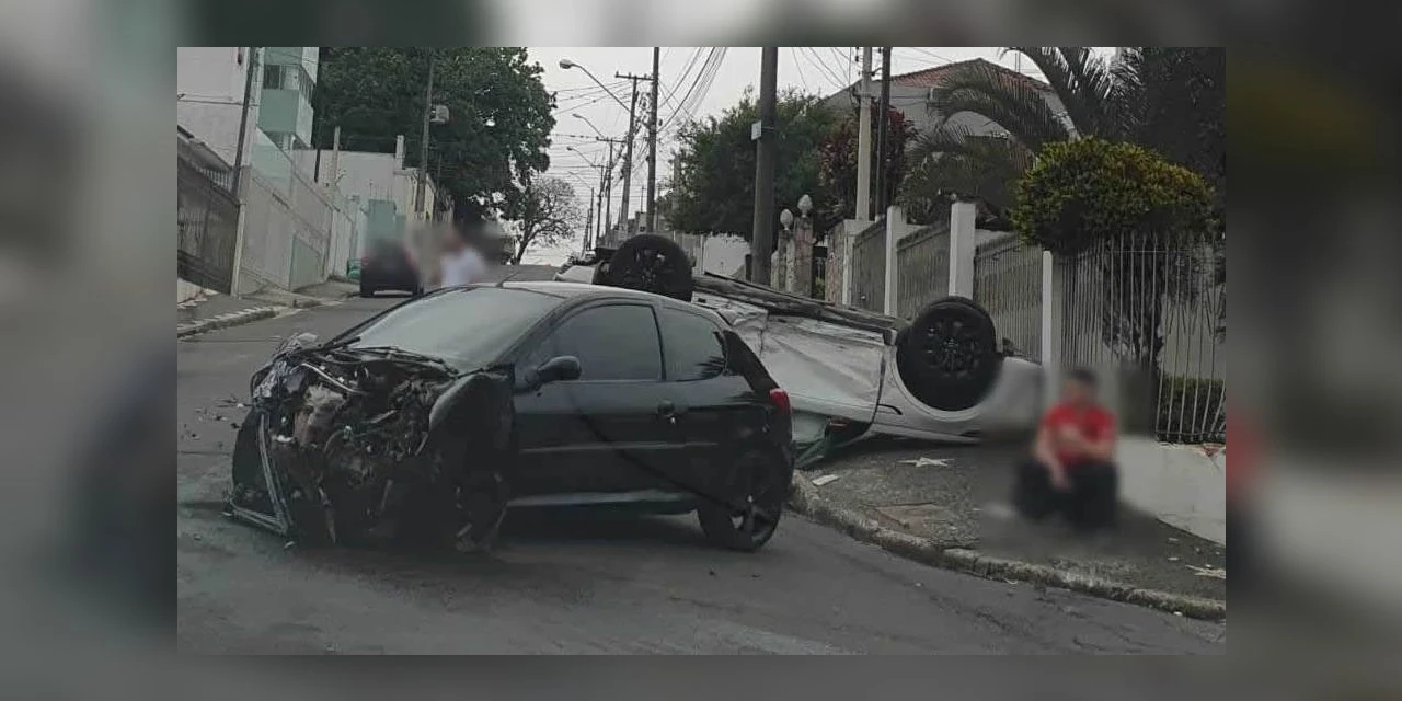 Land Rover capota após colisão em bairro de PG