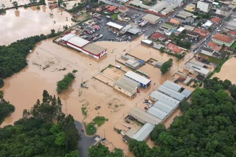 Temporal causa alagamentos e deixa famílias desalojadas em Ipiranga