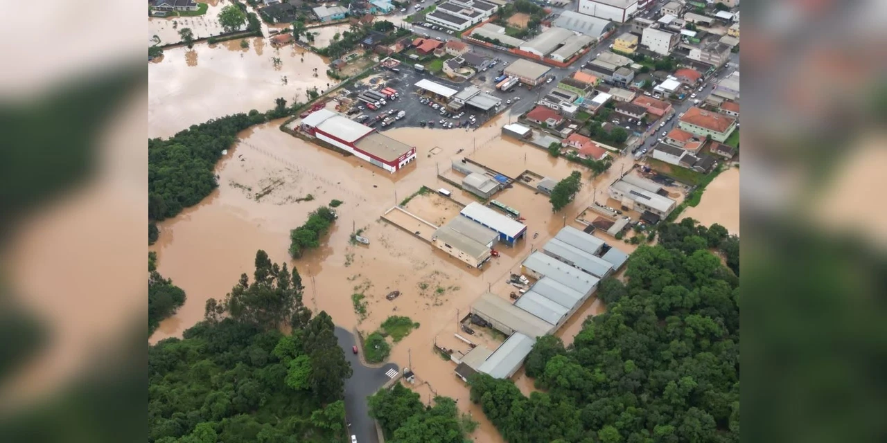 Temporal causa alagamentos e deixa famílias desalojadas em Ipiranga