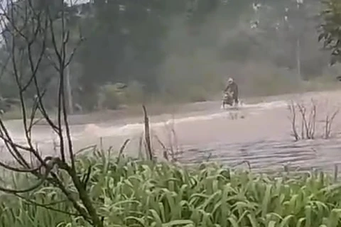 Alagamento causa interdição da PR-151 próximo ao aeroporto de PG