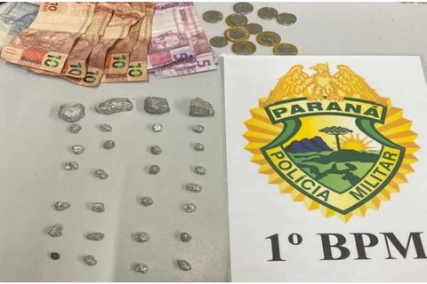 Dupla é detida suspeita de tráfico de drogas, em Palmeira