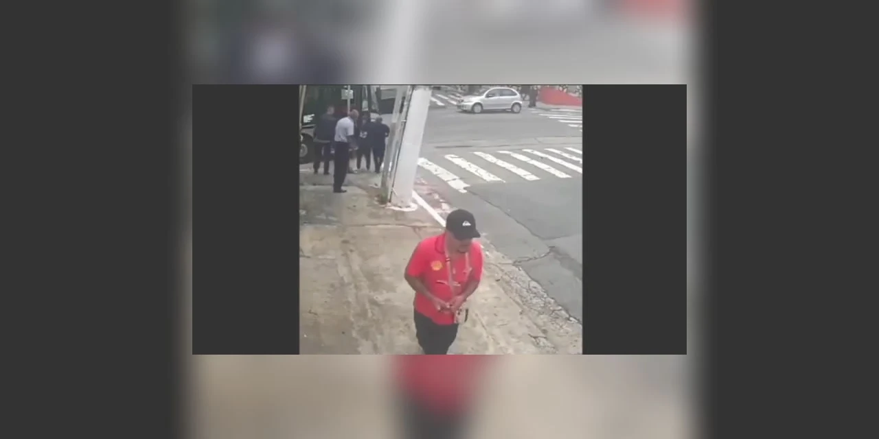 VIDEO: ladrão tenta roubar moça em plena luz do dia, mas é impedido por passageiros de um ônibus