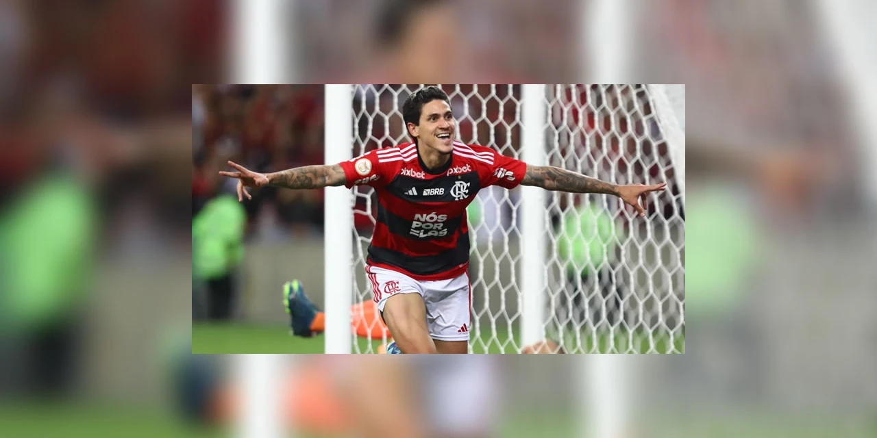 Flamengo vence Palmeiras po 3 a 0 e acirra disputa pelo título do Brasileirão