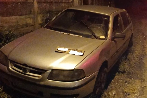 GCM recupera carro roubado que estava sendo desmanchado em rua de PG