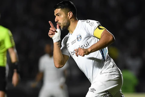 Grêmio bate o Botafogo de virada no Rio de Janeiro e divide a liderança no Brasileirão