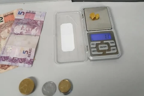 Menor é apreendido suspeito de comercializar drogas no centro de PG