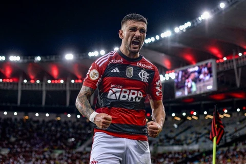 Flamengo vence o Bragantino e entra de vez na briga pelo título do Brasileirão