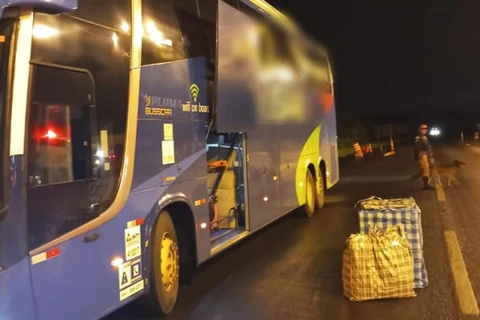 Ônibus é apreendido em operação contra contrabando e descaminho em Piraí do Sul