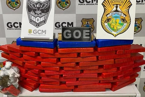 GCM prende individuo carregando mala com mais de 30Kg de drogas em PG