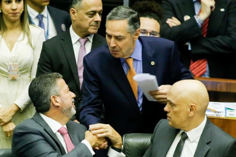 Câmara tem ao menos 52 propostas que mudam regras do STF