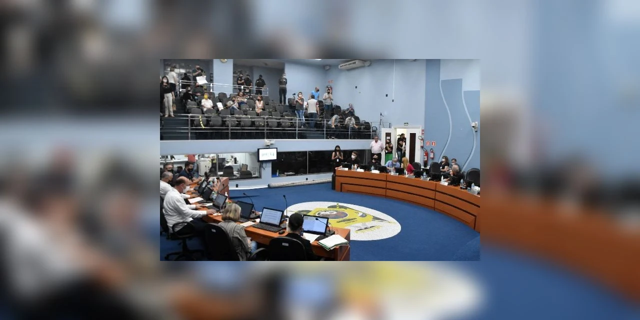 TCE manda Câmara de Ponta Grossa suspender licitação do vale-alimentação orçada em R$ 2,9 mi