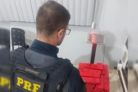 PRF apreende cerca de 49 quilos de Maconha , em Irati/PR