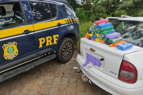 PRF apreende quase 32Kg de pasta base de cocaína na BR-277, em Guarapuava