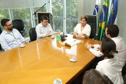 Prefeita Elizabeth se reúne com representantes do BRDE e Banco Mundial