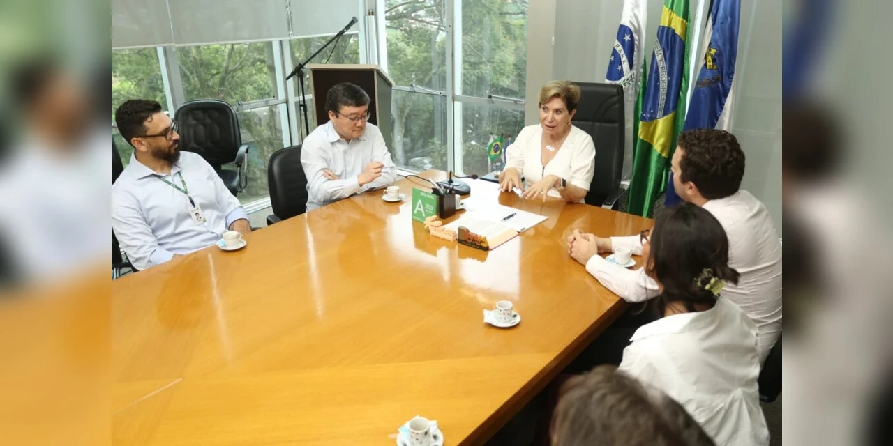 Prefeita Elizabeth se reúne com representantes do BRDE e Banco Mundial