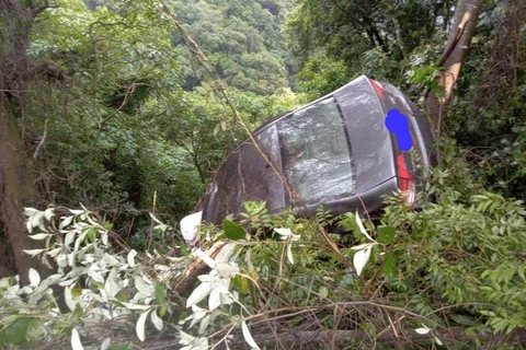 Três pessoas ficam gravemente feridas após acidente na BR-277, em Balsa Nova