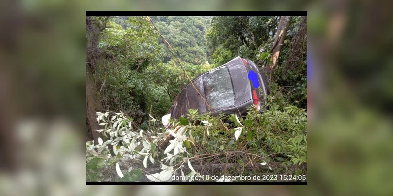 Três pessoas ficam gravemente feridas após acidente na BR-277, em Balsa Nova