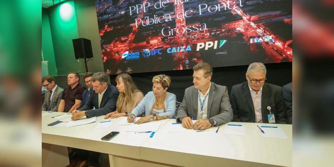 Prefeita Elizabeth assina contrato para modernizar serviço de iluminação pública em Ponta Grossa