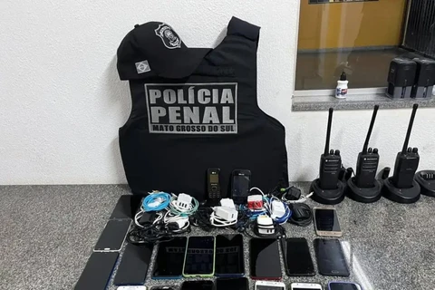 Operação apreende mais de mil celulares em presídios do país