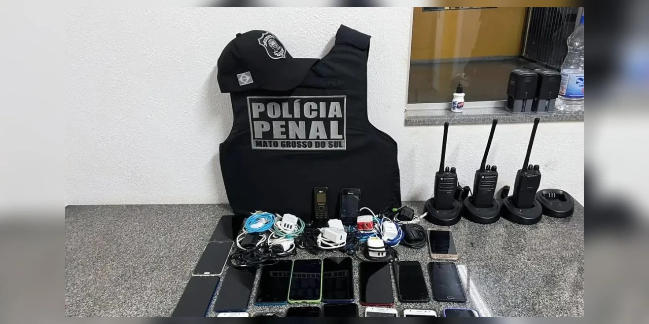 Operação apreende mais de mil celulares em presídios do país