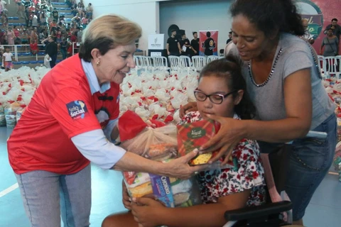 Prefeitura entrega 1.100 cestas do ‘Natal Solidário’ a famílias em vulnerabilidade social
