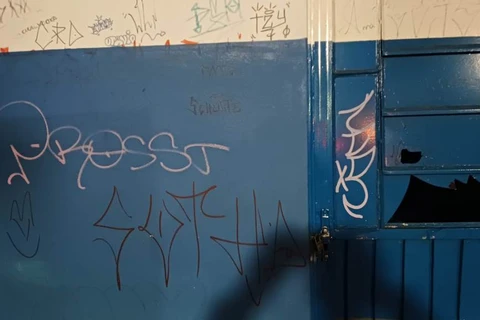 Indivíduo é preso após ser flagrado pichando estabelecimentos no centro de Ponta Grossa