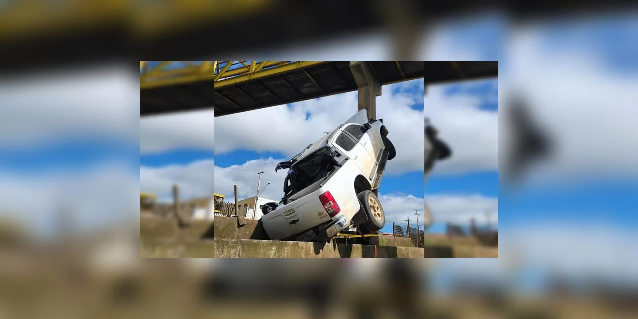 Motorista morre depois de bater o carro em poste na Presidente Kennedy, em PG